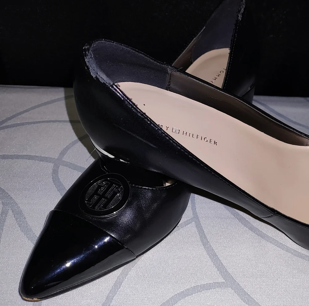 Tommy Hilfiger Women's Black Pumps with silver heel trim Size 6.5 - Picture 2 of 16